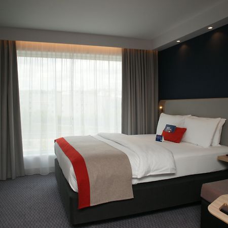 Holiday Inn Express Zuerich Airport By Ihg Rumlang Exterior photo