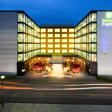 Holiday Inn Express Zuerich Airport By Ihg Rumlang Exterior photo