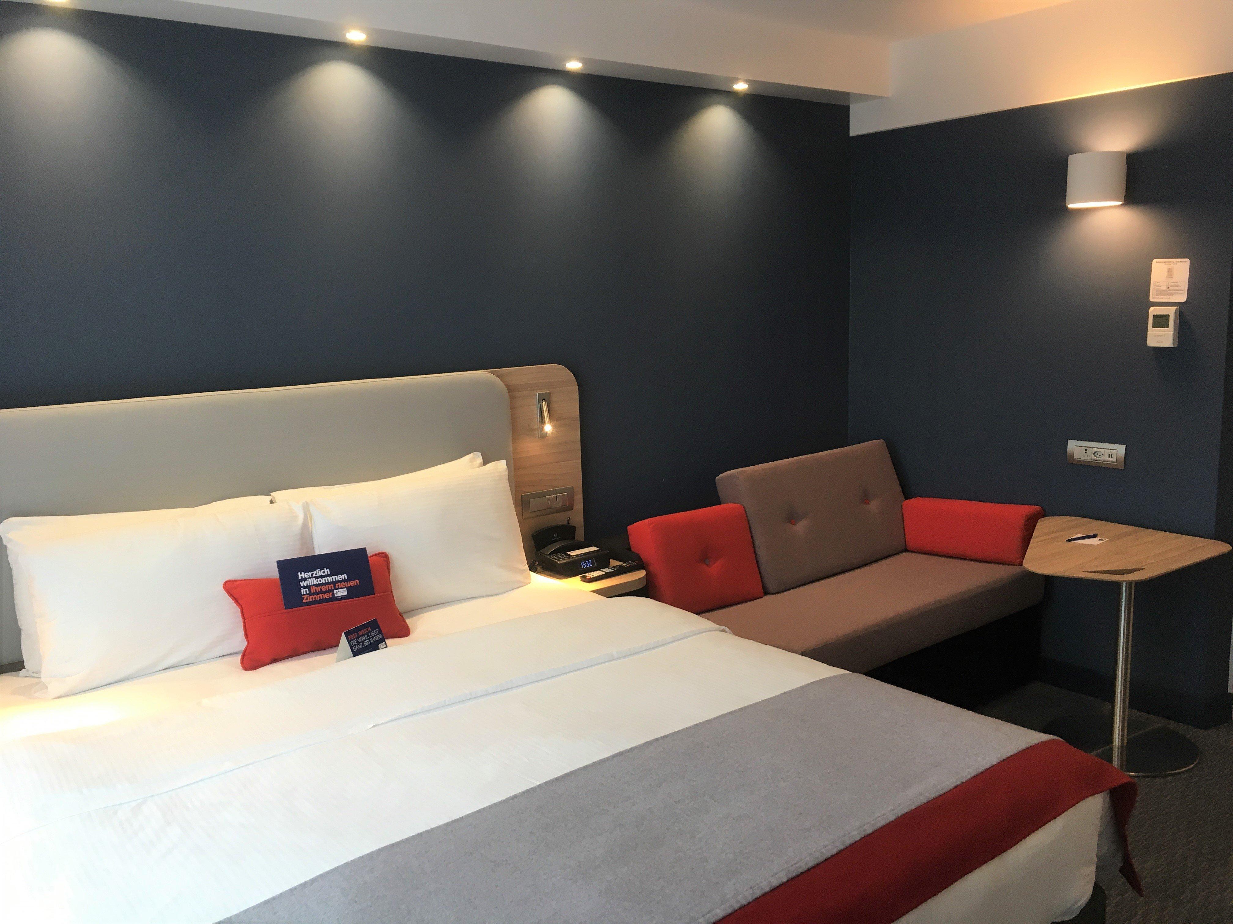 Holiday Inn Express Zuerich Airport By Ihg Rumlang Exterior photo