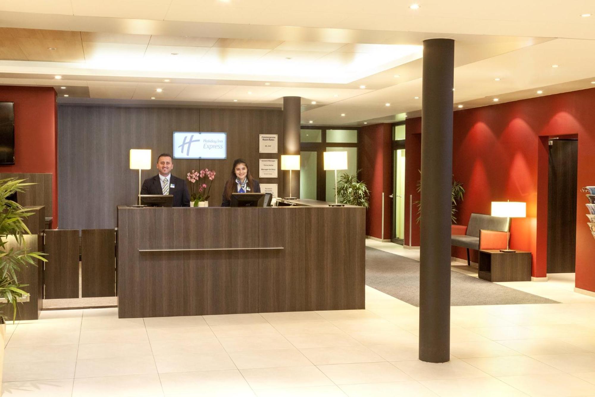 Holiday Inn Express Zuerich Airport By Ihg Rumlang Exterior photo
