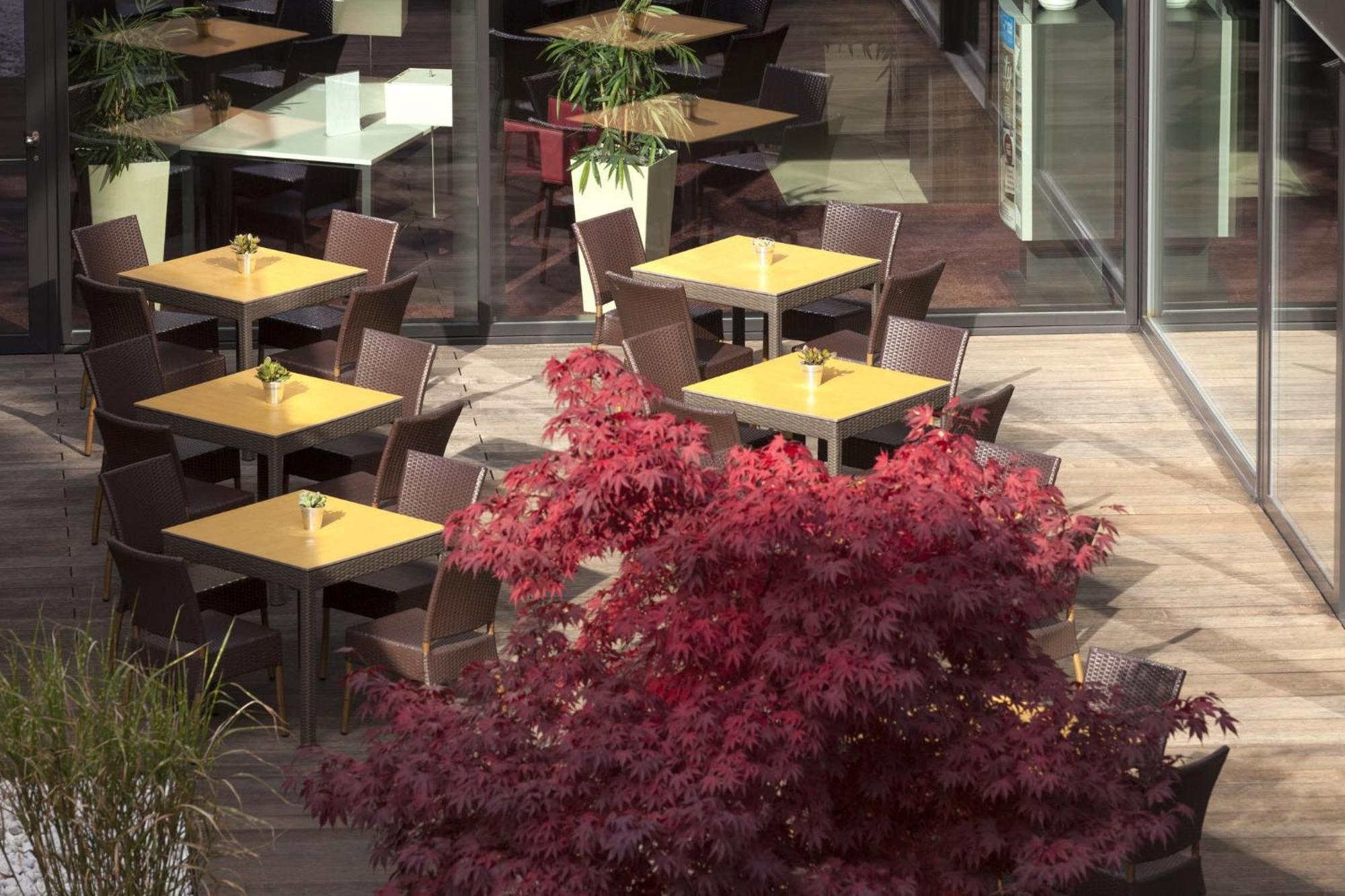 Holiday Inn Express Zuerich Airport By Ihg Rumlang Exterior photo