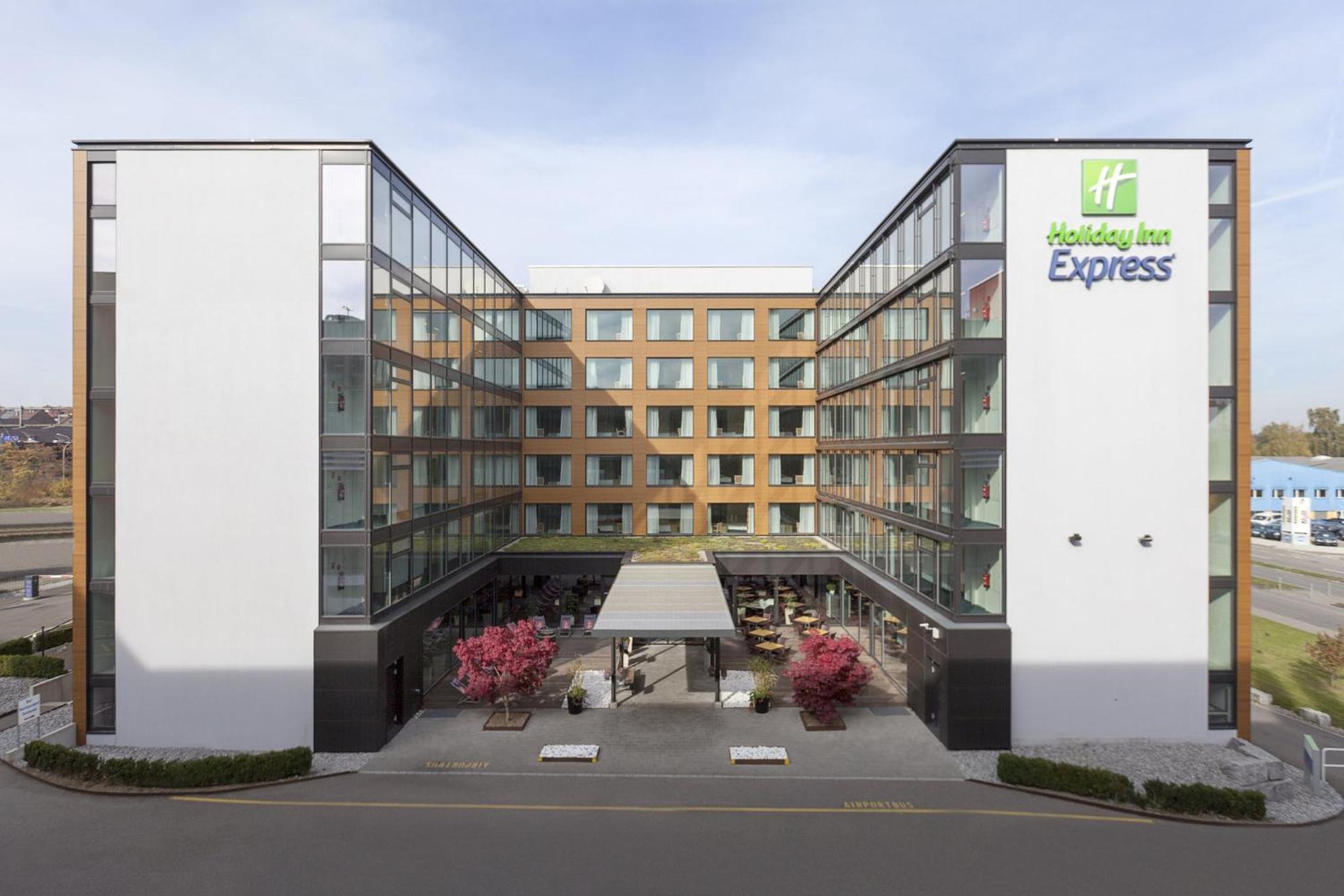 Holiday Inn Express Zuerich Airport By Ihg Rumlang Exterior photo