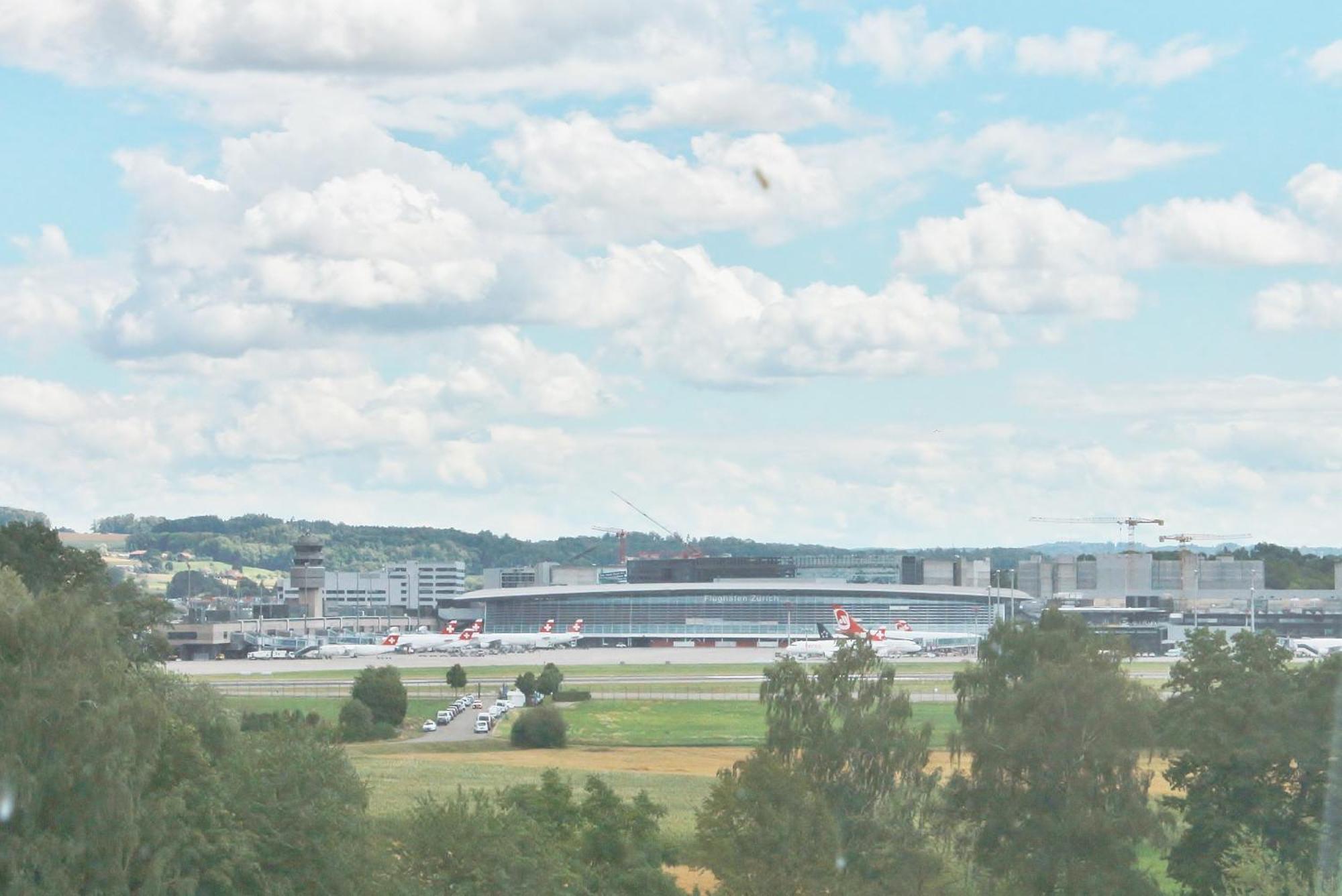 Holiday Inn Express Zuerich Airport By Ihg Rumlang Exterior photo