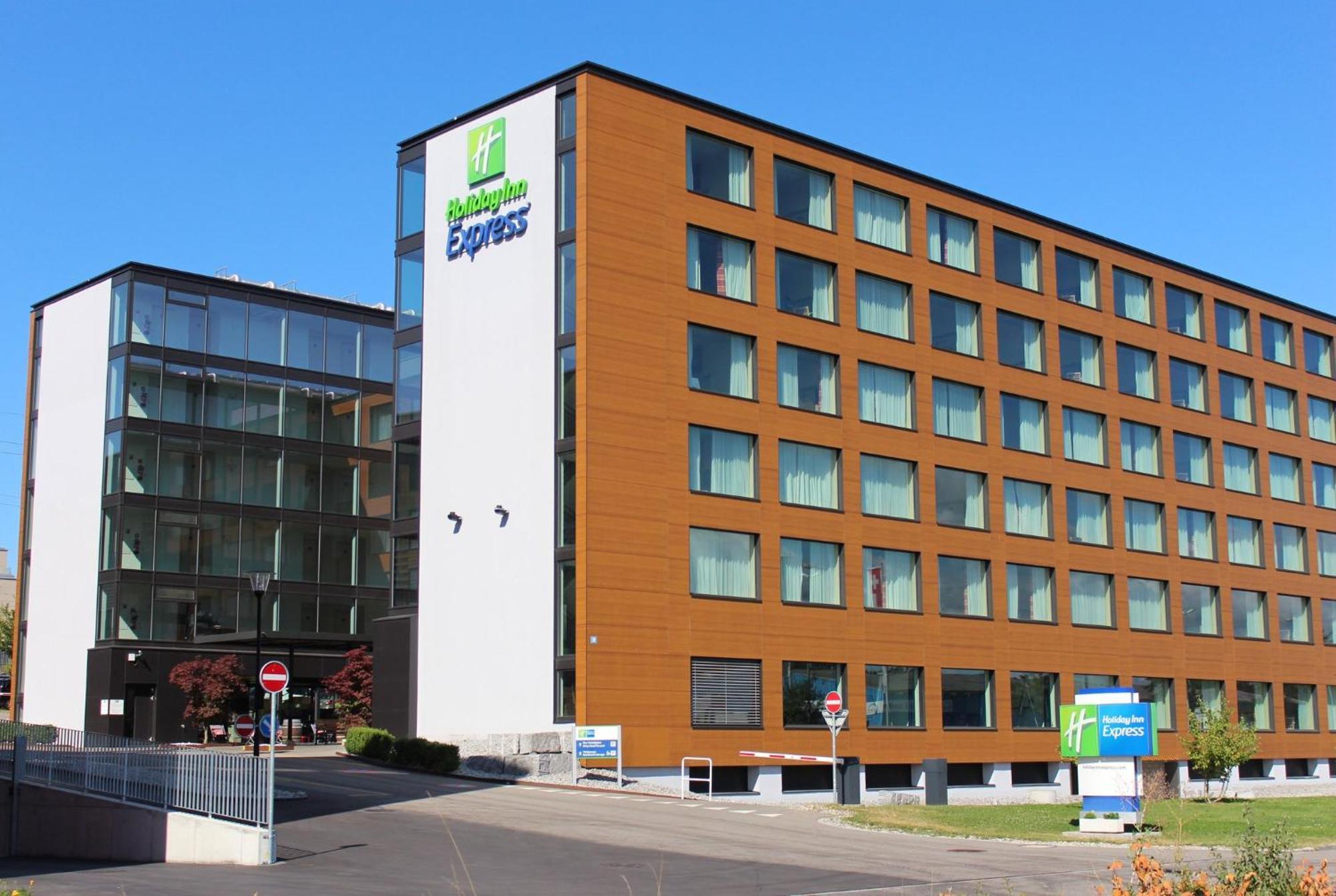 Holiday Inn Express Zuerich Airport By Ihg Rumlang Exterior photo
