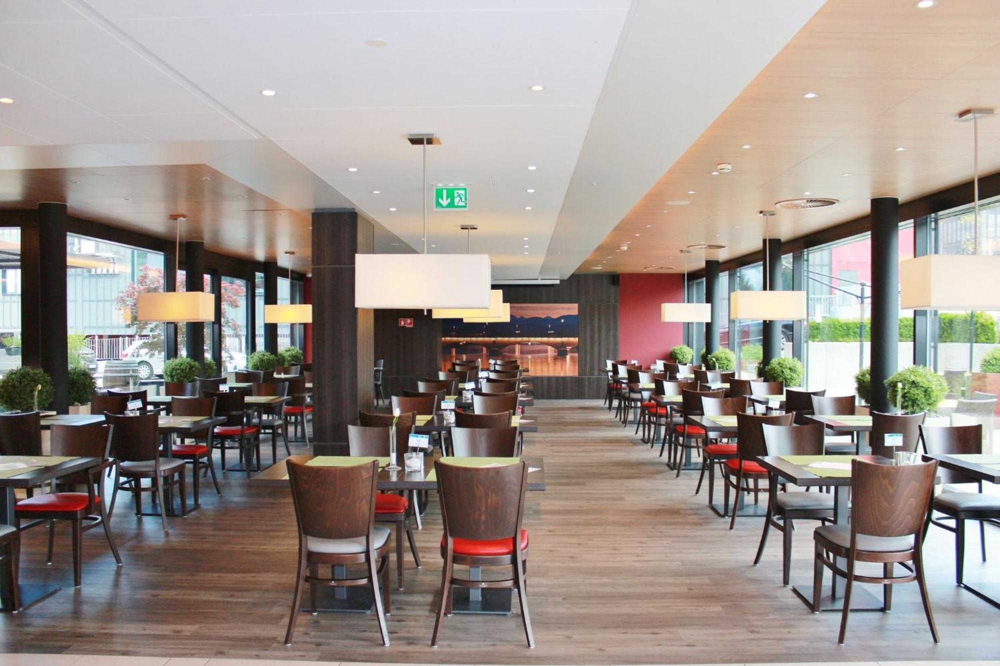 Holiday Inn Express Zuerich Airport By Ihg Rumlang Exterior photo