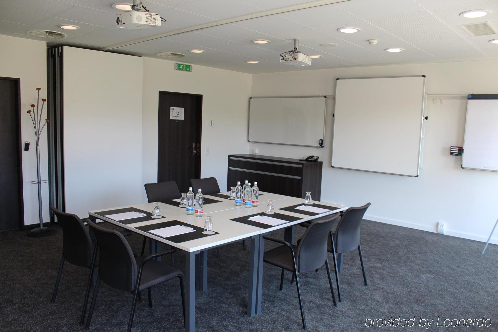 Holiday Inn Express Zuerich Airport By Ihg Rumlang Exterior photo