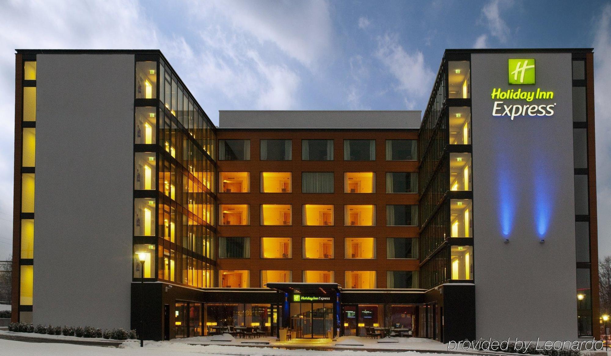 Holiday Inn Express Zuerich Airport By Ihg Rumlang Exterior photo