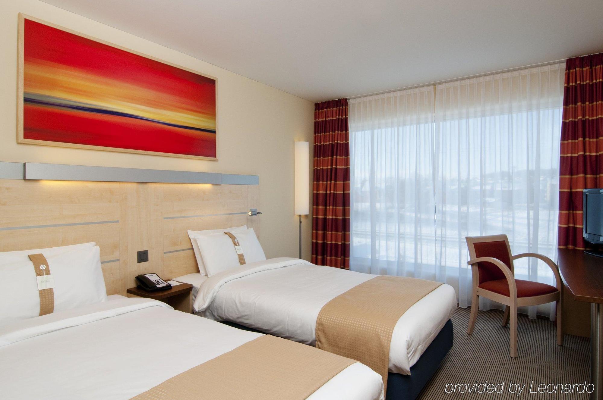 Holiday Inn Express Zuerich Airport By Ihg Rumlang Room photo