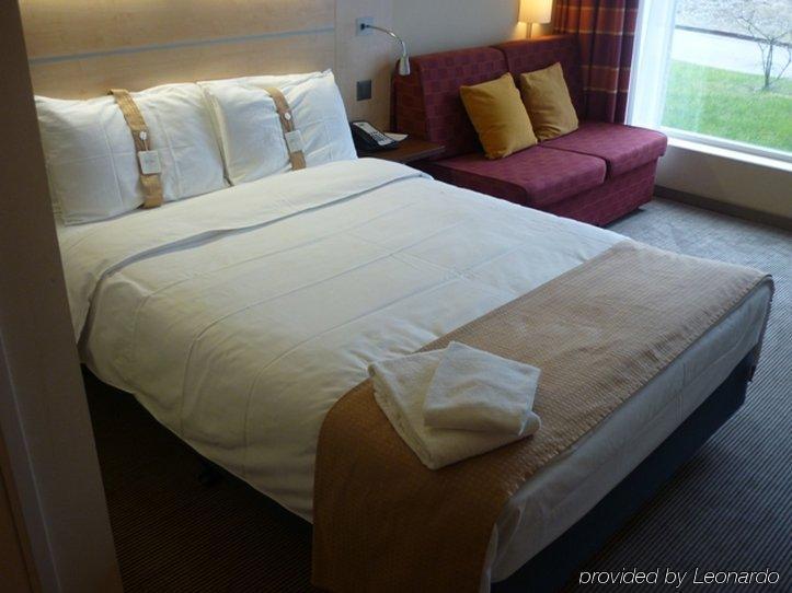 Holiday Inn Express Zuerich Airport By Ihg Rumlang Room photo