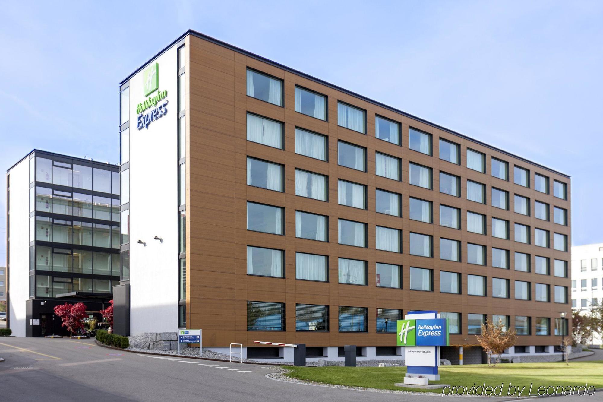 Holiday Inn Express Zuerich Airport By Ihg Rumlang Exterior photo