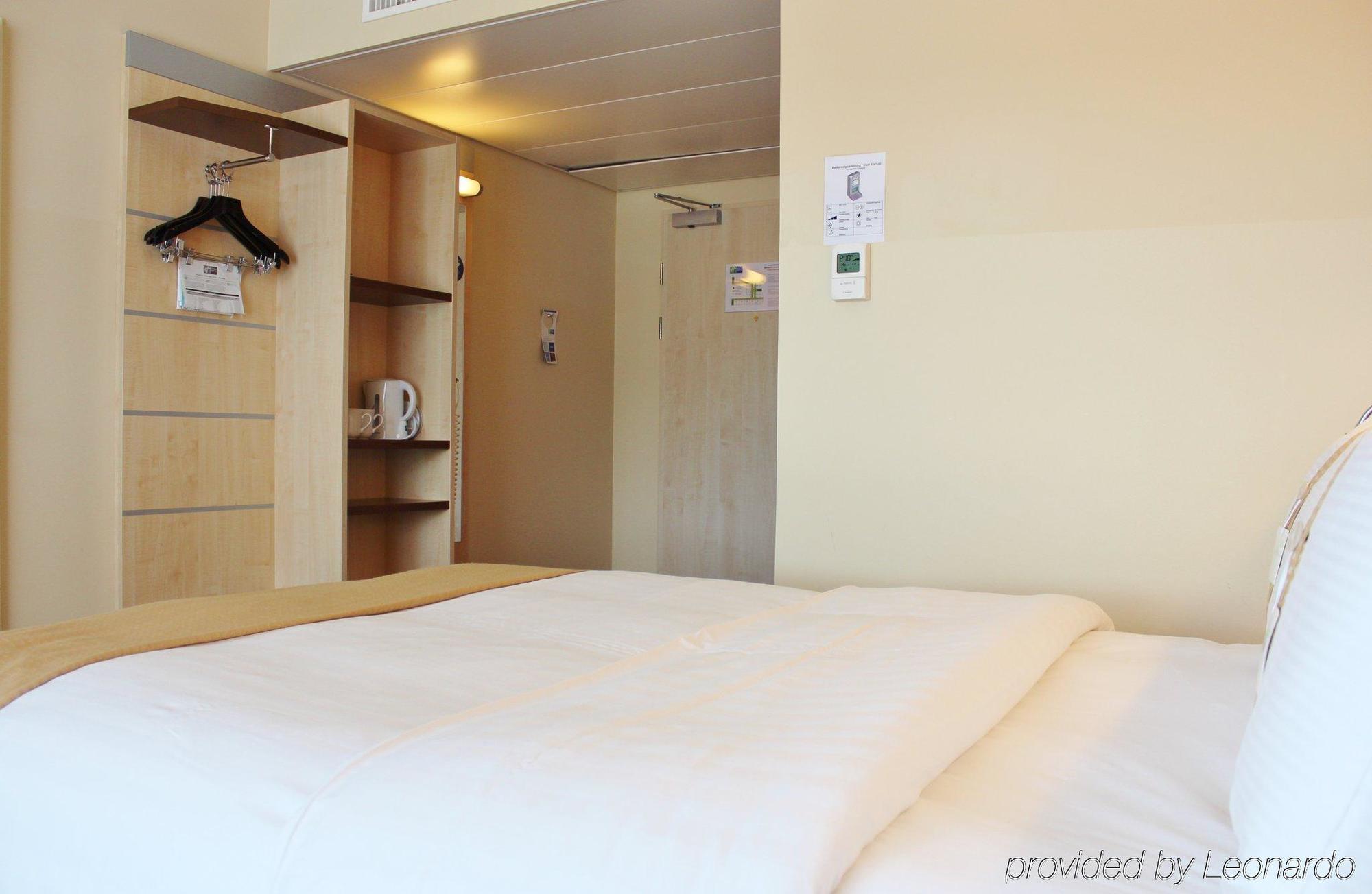 Holiday Inn Express Zuerich Airport By Ihg Rumlang Exterior photo
