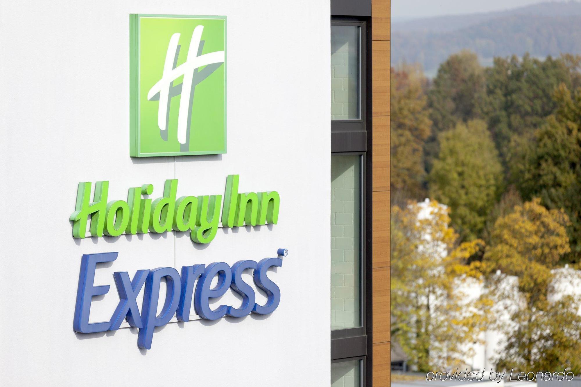 Holiday Inn Express Zuerich Airport By Ihg Rumlang Exterior photo
