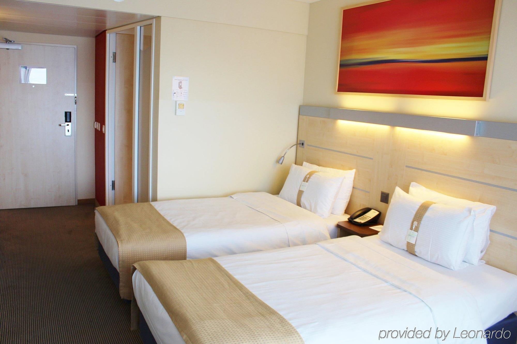 Holiday Inn Express Zuerich Airport By Ihg Rumlang Exterior photo