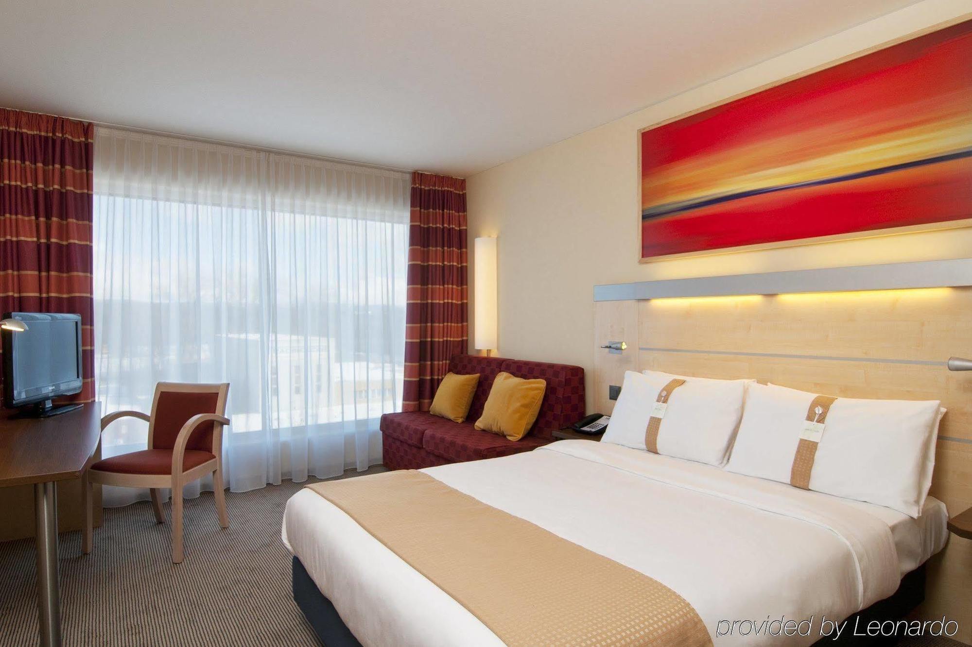 Holiday Inn Express Zuerich Airport By Ihg Rumlang Room photo